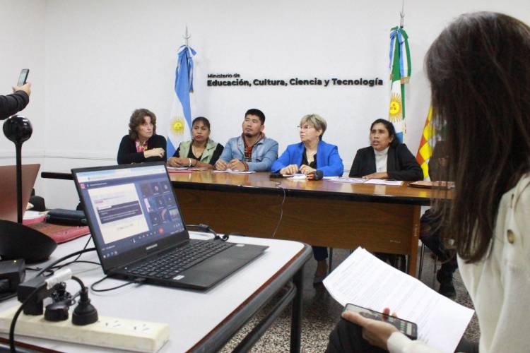 EDUCACIÓN REALIZÓ EL PRIMER FORO DE ALFABETIZADORES DE LOS PUEBLOS ORIGINARIOS