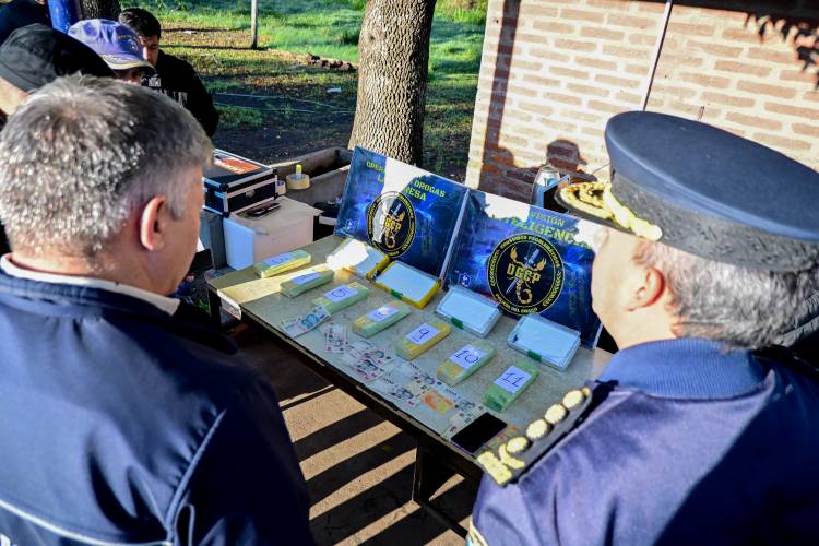 CHACO CONTINÚA LA BATALLA AL NARCOTRÁFICO: MUJERES DETENIDAS CON MÁS DE 8 KILOS DE COCAÍNA EN EL PEAJE DE MAKALLÉ