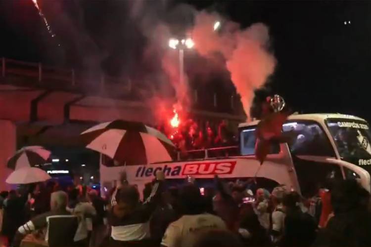PLATENSE CELEBRÓ EL TÍTULO CON SU GENTE Y SAAVEDRA FUE UNA FIESTA