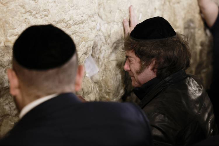 JAVIER MILEI VIAJÓ A ISRAEL Y FUE A VISITAR EL MURO DE LOS LAMENTOS