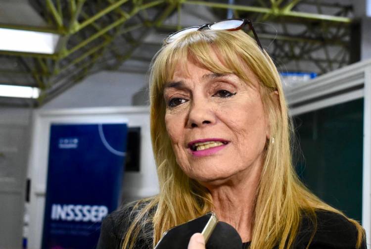 CAMPAÑA PROVINCIAL: HOY SE INSTALÓ UNA POSTA DE VACUNACIÓN EN LA FARMACIA DEL INSSSEP