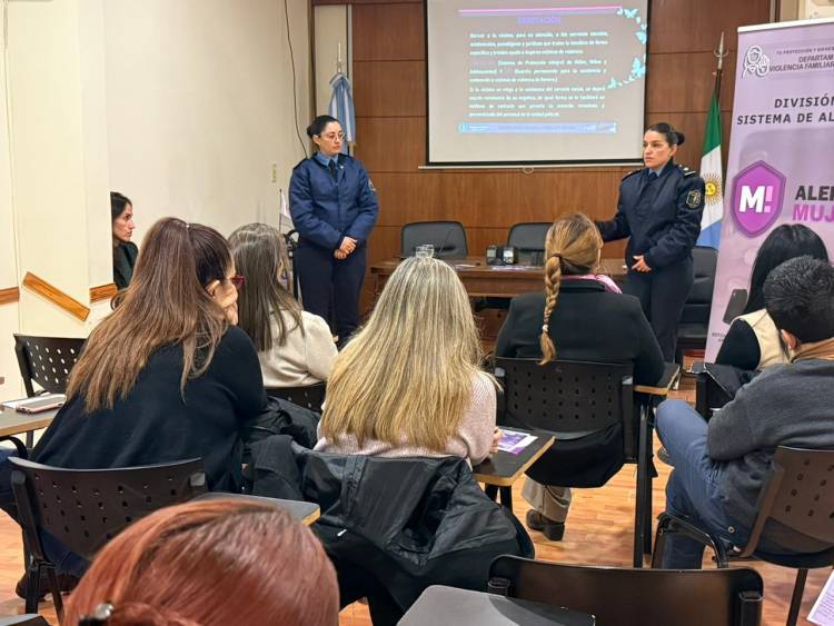 REALIZAN CONVERSATORIO SOBRE VIOLENCIA DE GÉNERO Y DIVERSIDAD EN RESISTENCIA