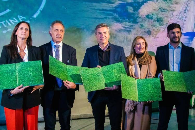 BUENOS AIRES: EL GOBERNADOR ZDERO PRESENTÓ EL LIBRO “EL IMPENETRABLE” EN LA CASA DEL CHACO