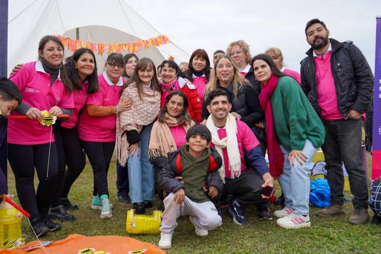 PARQUE DE LA DEMOCRACIA: LA VICEGOBERNADORA SCHNEIDER ACOMPAÑÓ A “FORTALEZA EN MOVIMIENTO”
