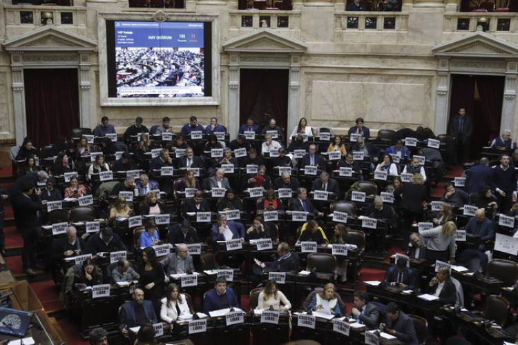 LA OPOSICIÓN APROVECHA LA DEBILIDAD DE MILEI EN EL CONGRESO Y ARREMETE CON LOS PROYECTOS CONTRA LA MOTOSIERRA