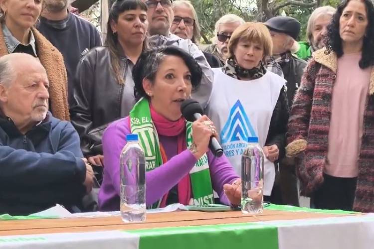 PARA ALBERTO BAÑOS, SER ABOGADA EN CAUSAS DE LESA HUMANIDAD ES MOTIVO DE DESPIDO