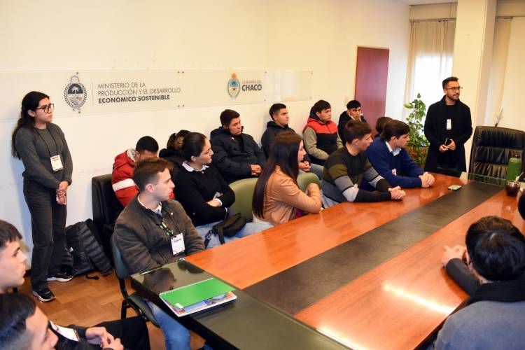 ESTUDIANTES DE ESCUELAS AGROPECUARIAS VISITARON ORGANISMOS CLAVES PARA FORTALECER SU FORMACIÓN
