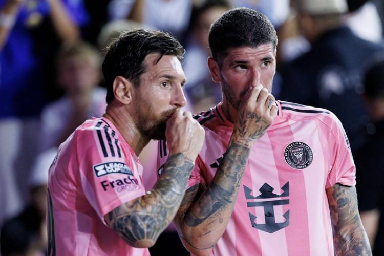 EN EL DEBUT DE DE PAUL, EL PROTAGONISMO FUE DE MESSI