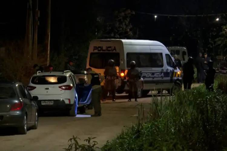 UN POLICÍA URUGUAYO HINCHA DE PEÑAROL ASESINÓ A DOS HINCHAS DE NACIONAL