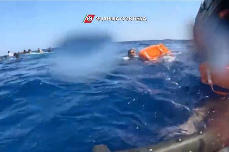MÁS MIGRANTES MUEREN EN EL MAR MIENTRAS EL GOBIERNO DE MELONI BLOQUEA A LAS ONGS RESCATISTAS