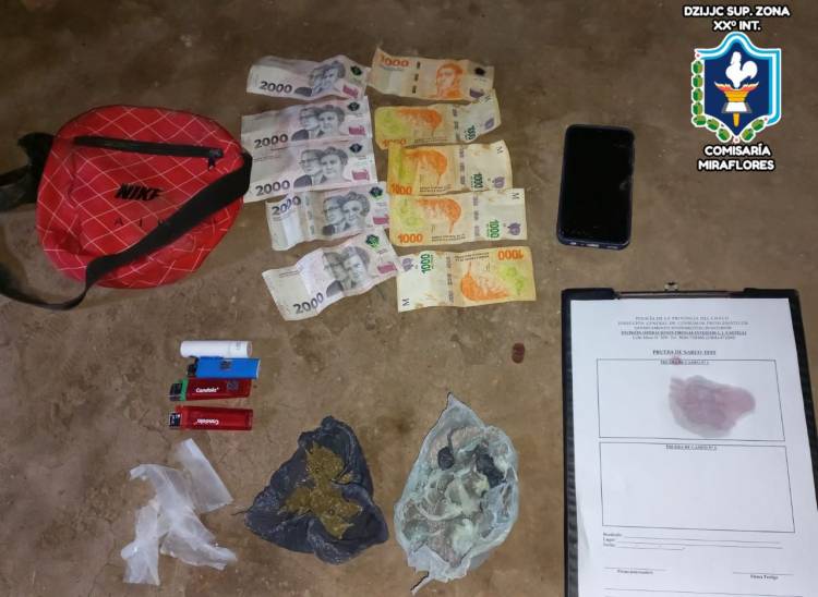 LOS ATRAPARON CON BOCHITAS DE MARIHUANA