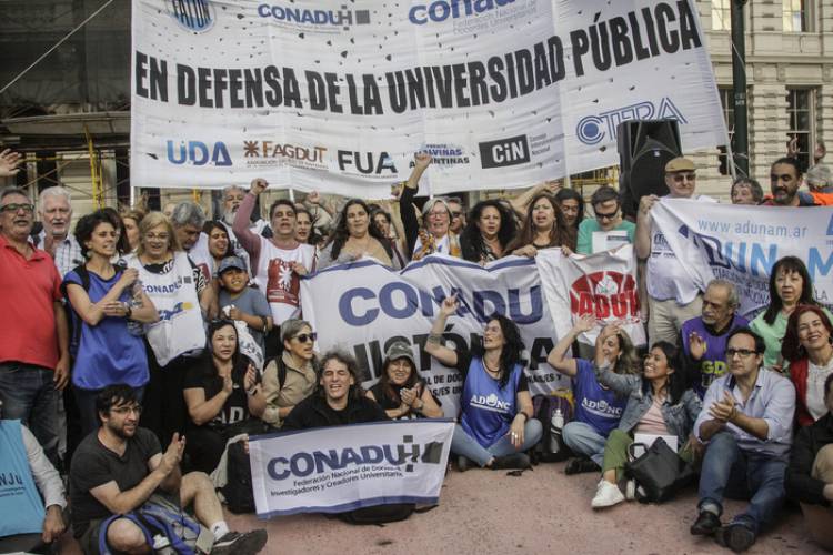 EL GARRAHAN Y LAS UNIVERSIDADES ADVIERTEN QUE VOLVERÁN A LA CALLE SI MILEI VETA LAS LEYES DE FINANCIAMIENTO