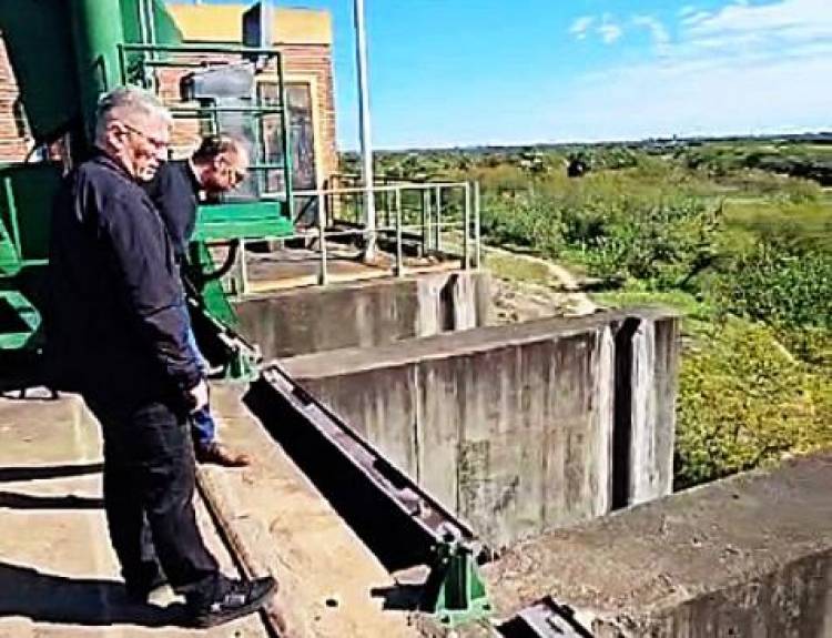 LA APA INICIÓ EL MANTENIMIENTO PREVENTIVO DEL SISTEMA DE DEFENSAS CONTRA INUNDACIONES EN EL GRAN RESISTENCIA