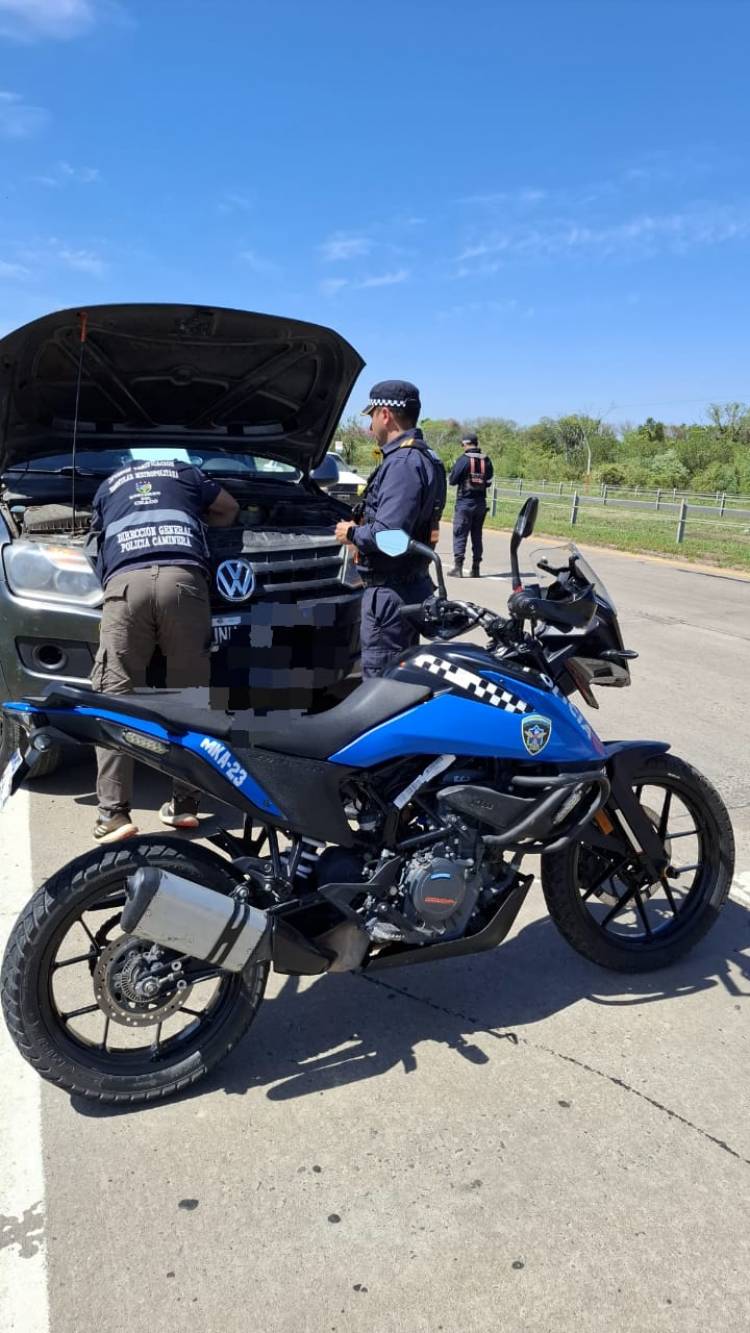 POLICÍA CAMINERA DETUVO CAMIONETA CON PEDIDO DE SECUESTRO