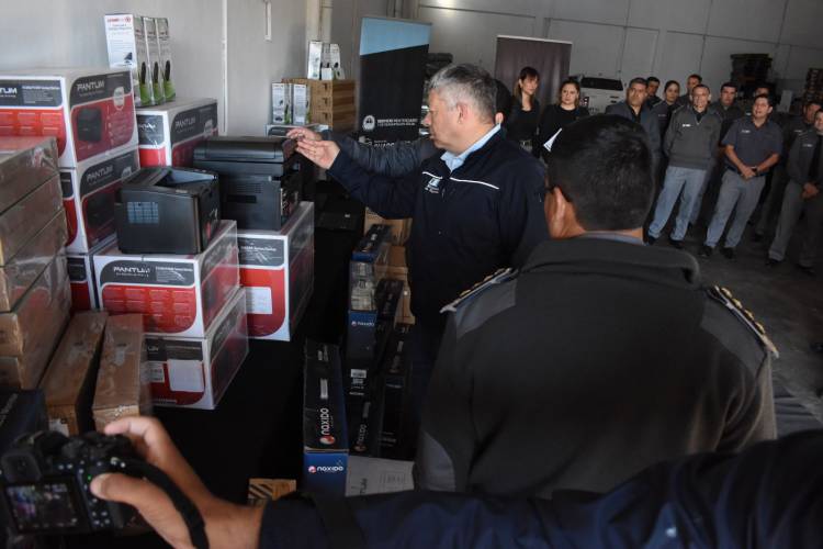 SEGURIDAD ENTREGÓ EQUIPAMIENTO INFORMÁTICO PARA FORTALECER EL SISTEMA PENITENCIARIO PROVINCIAL
