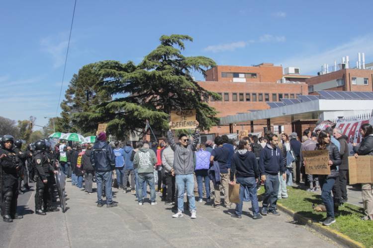 PROTESTAS EN TODO EL PAÍS CONTRA LA PRIVATIZACIÓN DE NUCLEOELÉCTRICA