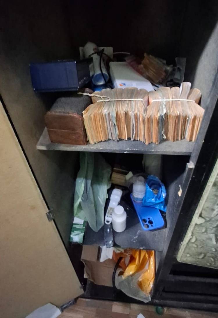 ALLANAMIENTO EN EL BARRIO 13 DE DICIEMBRE: DETIENEN A UN JOVEN CON COCAÍNA Y MÁS DE UN MILLÓN DE PESOS EN EFECTIVO