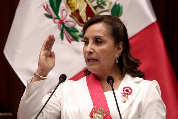 PERÚ: EL CONGRESO DESTITUYÓ A DINA BOLUARTE