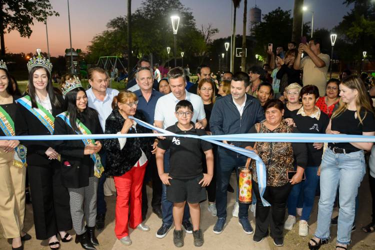 SÁENZ PEÑA TIENE UNA PLAZA RENOVADA: “ES UN ESFUERZO COMPARTIDO QUE LE CAMBIA LA VIDA A LA GENTE” DIJO EL GOBERNADOR ZDERO