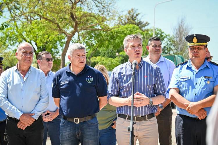 MÁS SEGURIDAD: EL GOBERNADOR ZDERO ENTREGÓ NUEVOS VEHÍCULOS PARA LAS COMISARÍAS DE LAS BREÑAS Y CHARATA