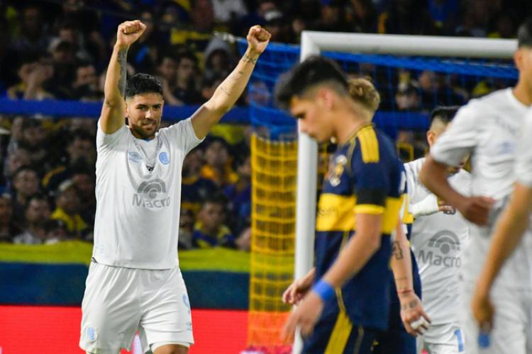 EL HOMENAJE A RUSSO NO ACTUÓ COMO IMPULSOR PARA BOCA