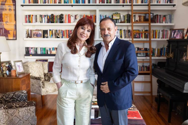 CRISTINA KIRCHNER SE REUNIÓ CON RICARDO QUINTELA EN SAN JOSÉ 1111