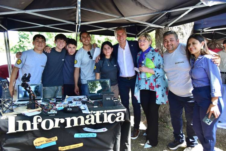 EL GOBERNADOR ZDERO ACOMPAÑÓ EL INICIO DE LA EXPO TEC Y AUTOTEC QUE REVALORIZA A LAS ESCUELAS TÉCNICAS