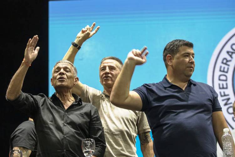 EN LA CGT DICEN QUE SI NO LOS CONVOCAN A LA ROSADA HABRÁ MEDIDAS DE FUERZA