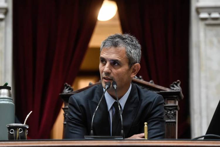 EN PLENA MADRUGADA Y CON POLÉMICA, DIPUTADOS APROBÓ LA DESIGNACIÓN DE TRES MIEMBROS PARA LA AGN