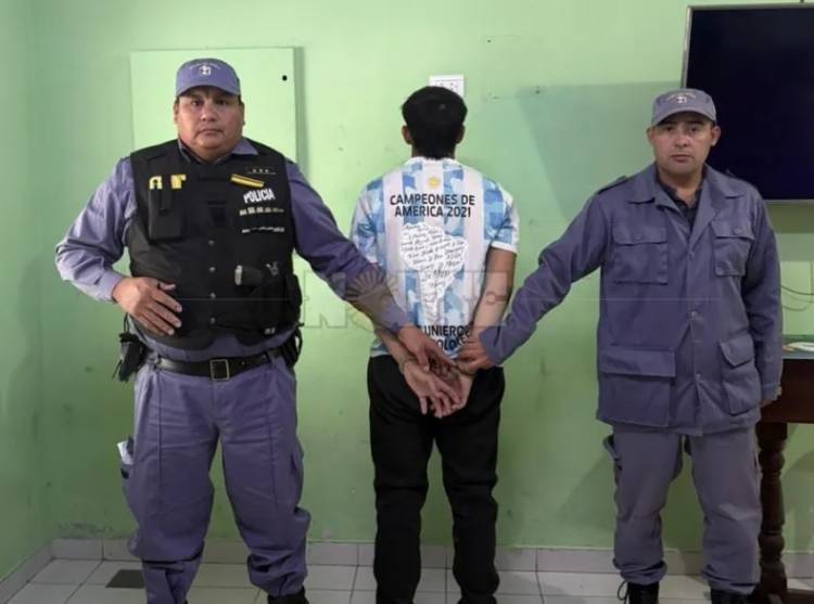 UN OFICIAL ESTÁ GRAVE TRAS SER APUÑALADO POR EL HIJASTRO