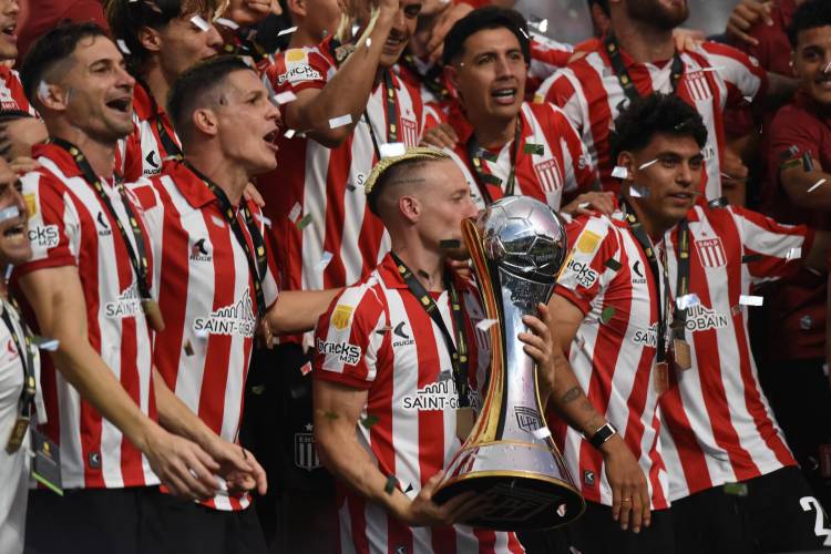 ¿CUÁL FUE EL EQUIPO DEL AÑO?