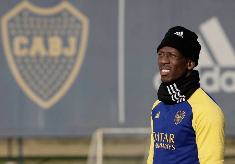 BOCA DESPIDIÓ A ADVÍNCULA TRAS SU POLÉMICA SALIDA DEL CLUB