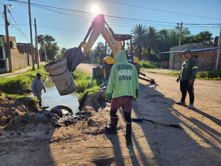 VILLA ÁNGELA: LOS EQUIPOS DE TRABAJOS DEL MUNICIPIO REALIZAN TAREAS DE MANTENIMIENTO EN LA CIUDAD