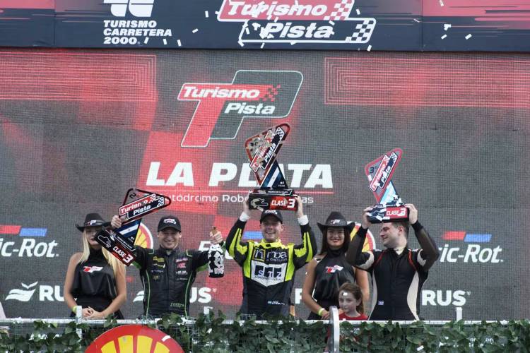ÁSPERA LUCHA PARA EL SORPRENDENTE COMIENZO DEL TURISMO PISTA