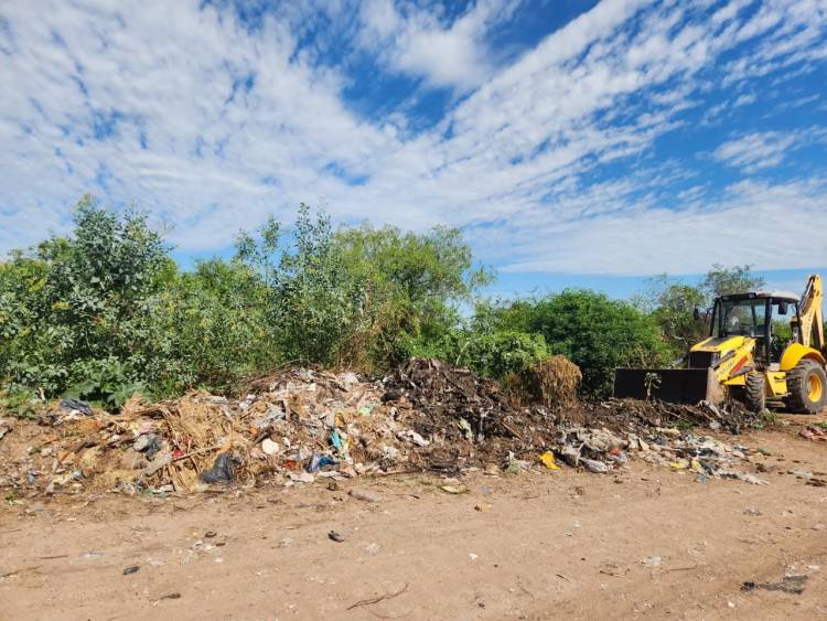 VILLA ÁNGELA: LUCHA CONTRA LOS BASURALES A CIELO ABIERTO: EL MUNICIPIO INTERVINO EN EL SECTOR DE AV. LAS FLORES