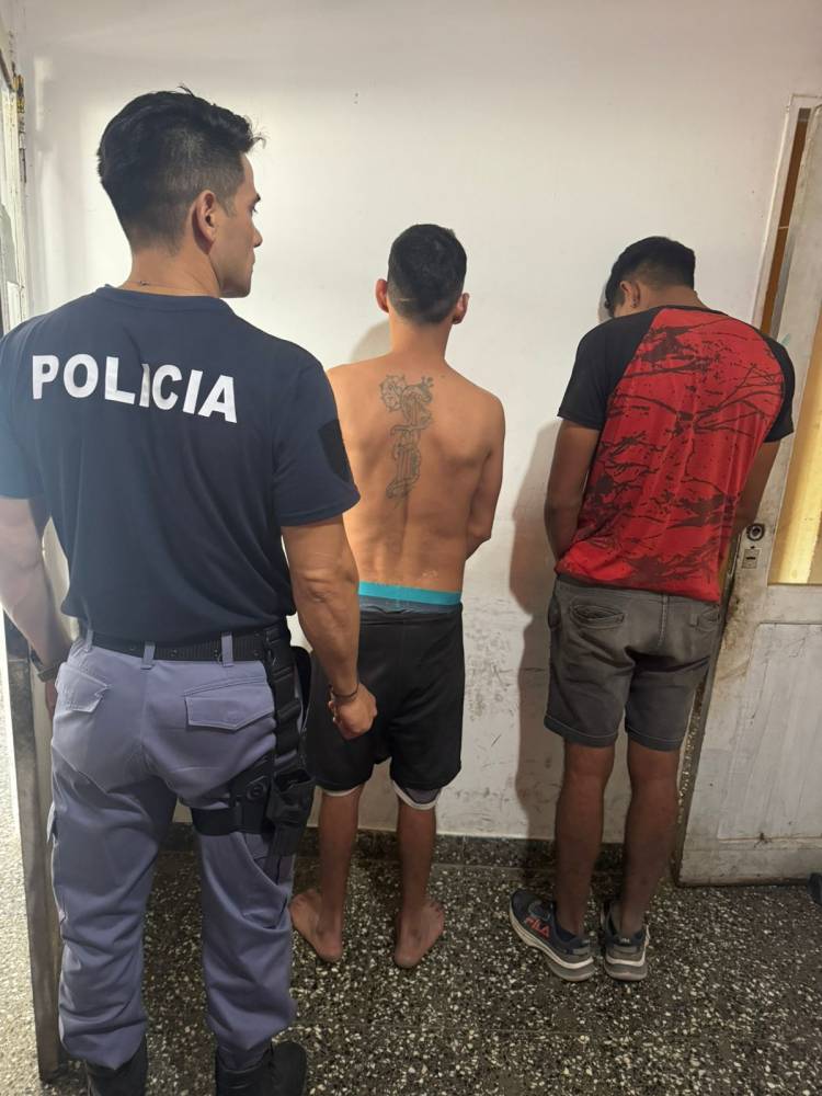 VILLA ÁNGELA: FUE AMENAZADA CON UN CUCHILLO PARA ROBARLE EL TELÉFONO CELULAR