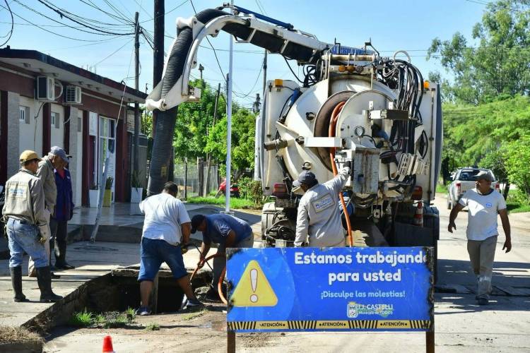 DIEZ CRUZÓ AL INTENDENTE DE CASTELLI PÍO SANDER POR “COLGARSE” DE OBRAS PROVINCIALES