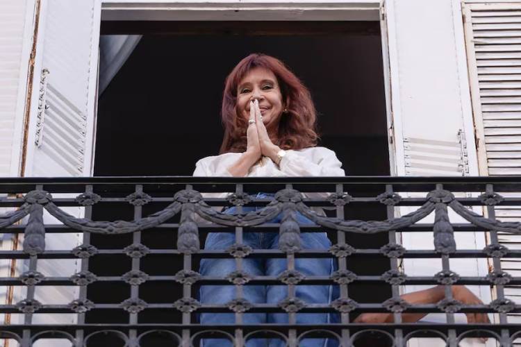 CONVOCAN UNA VIGILIA POR LA DECLARACIÓN DE CRISTINA EN LA CAUSA CUADERNOS