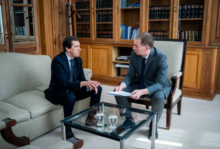 SANTILLI SIGUE CON SU AGENDA DE ENCUENTROS PARA DESTRABAR LA AGENDA PARLAMENTARIA