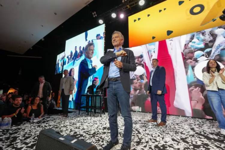 MACRI SALE POR LAS PROVINCIAS PARA REVITALIZAR AL PRO