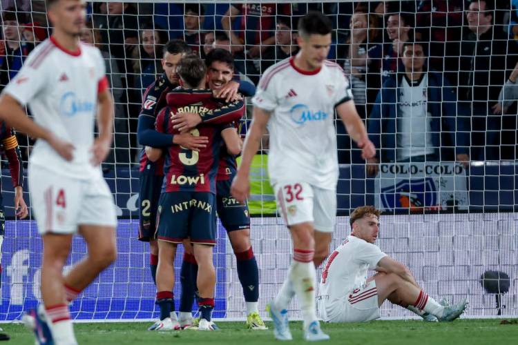 LIGA DE ESPAÑA: SEVILLA QUEDÓ MUY COMPROMETIDO CON EL DESCENSO