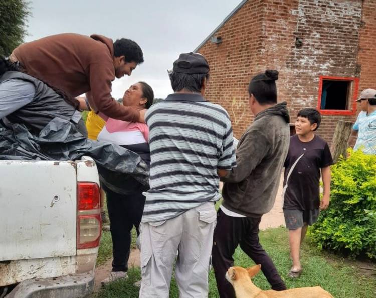 PAMPA DEL INDIO: EL GOBIERNO PROVINCIAL REFUERZA LA ASISTENCIA EN TODOS LOS BARRIOS ANTE LA EMERGENCIA HÍDRICA
