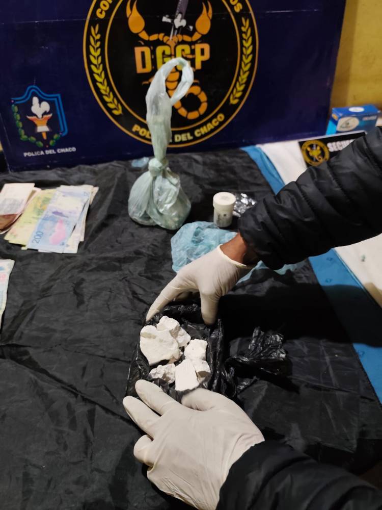 ALLANARON UNA VIVIENDA, SECUESTRARON COCAÍNA Y DETUVIERON A DOS PERSONAS