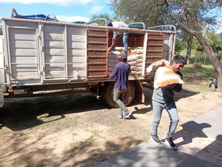 EL ESPINILLO: EL GOBIERNO PROVINCIAL ASISTE A PRODUCTORES AFECTADOS POR LA EMERGENCIA HÍDRICA