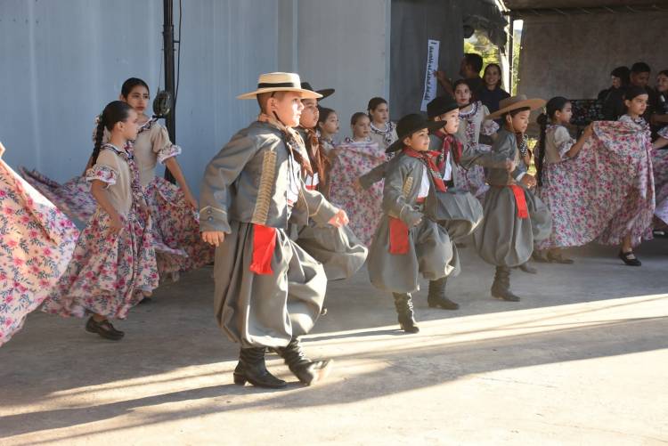 ALEJANDRA BÜHLER DESTACÓ EL FESTIVAL POR EL DÍA INTERNACIONAL DE LA DANZA EN EL PREDIO CARLOS GARDEL