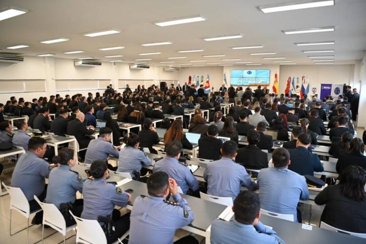 SANTIAGO DEL ESTERO: LA POLICIA DEL CHACO PARTICIPÓ DEL PRIMER ENCUENTRO INTERNACIONAL SOBRE CIBERCRIMEN