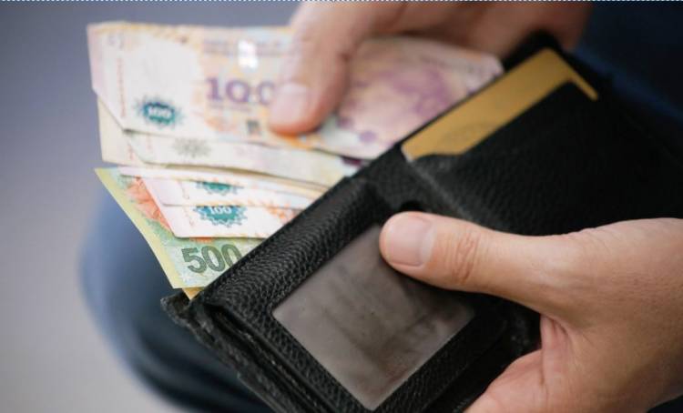 SALARIO INSUFICIENTE: 7 DE CADA 10 TRABAJADORES ARGENTINOS GASTAN SU SUELDO EN MENOS DE 14 DÍAS