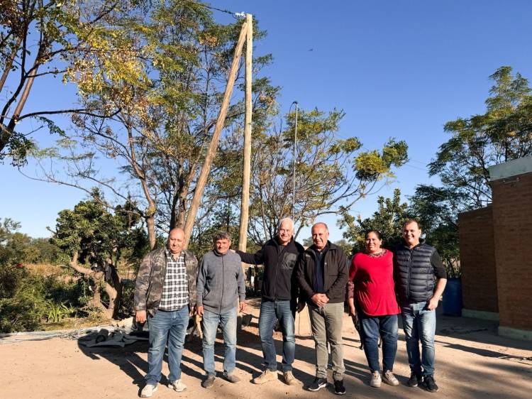 LUZ RURAL: EL GOBIERNO PROVINCIAL AVANZA CON OBRAS DE ELECTRIFICACIÓN EN LAS BREÑAS