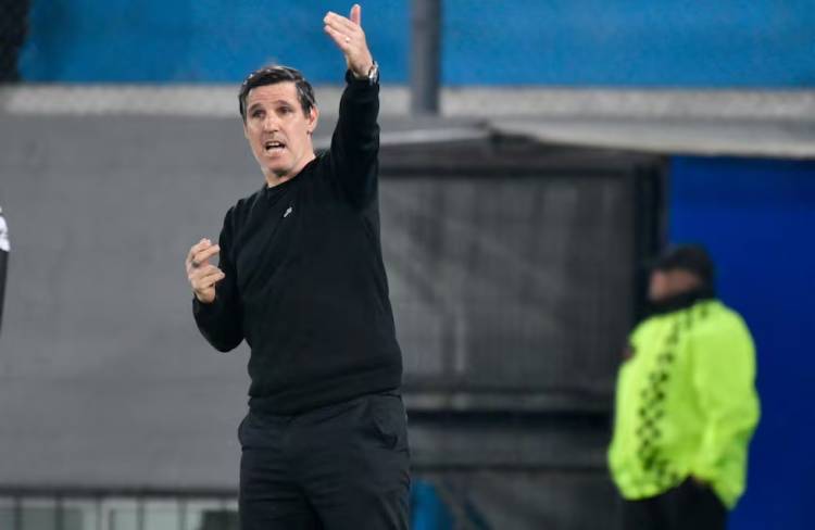 RACING BUSCA REEMPLAZAR A COSTAS Y SONDEA POR EL ENTRENADOR DIEZ