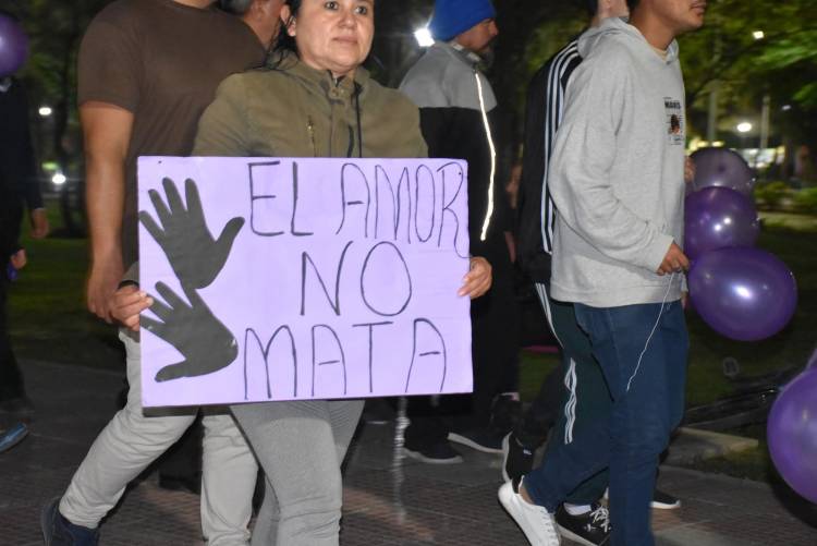 NI UNA MENOS: CONCEJALES PARTICIPARON DE LA CONCENTRACIÓN EN LA PLAZA CENTRAL DE VILLA ÁNGELA